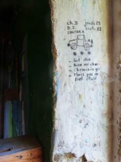 Le dernier "ermite" du Vieux Noyers est parti, graffiti de l'époque de son installation...